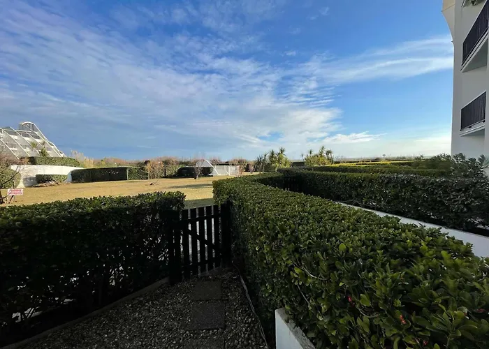 En Bord De Avec Jardin Ideal Famille - Fr-1-328-284 * 라그랑모트